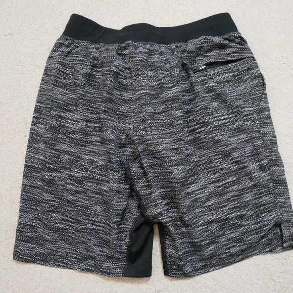 Lululemon T.H.E short with Nulux liner Medium - Picture 7 of 7